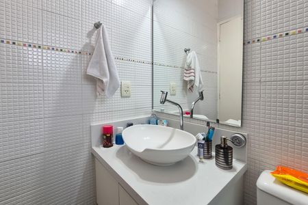 Casa de condomínio à venda com 110m², 3 quartos e 2 vagasBanheiro Social