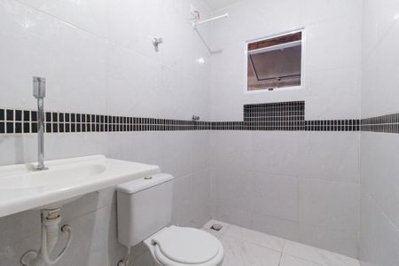 Banheiro Social de kitnet/studio para alugar com 1 quarto, 35m² em Parque Jandaia, Carapicuíba