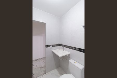 Banheiro Social de kitnet/studio para alugar com 1 quarto, 35m² em Parque Jandaia, Carapicuíba