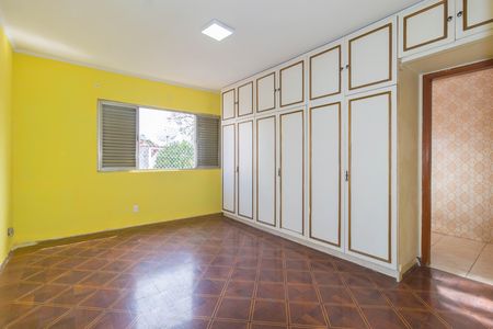 Casa à venda com 210m², 3 quartos e 3 vagasSuíte