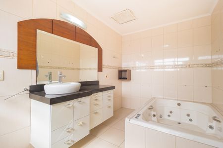 Casa à venda com 210m², 3 quartos e 3 vagasBanheiro