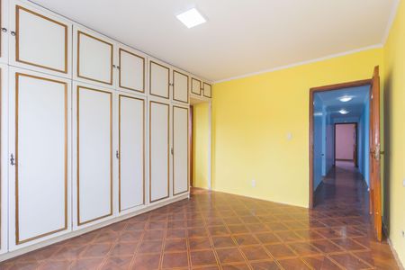 Casa à venda com 210m², 3 quartos e 3 vagasSuíte
