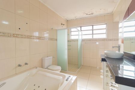 Casa à venda com 210m², 3 quartos e 3 vagasBanheiro