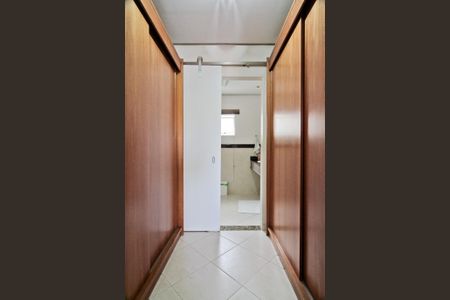 Casa à venda com 400m², 3 quartos e 3 vagas Casa à venda com 400m², 3 quartos e 3 vagasSuíte