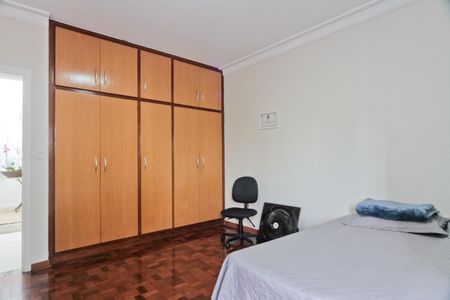 Casa à venda com 400m², 3 quartos e 3 vagas Casa à venda com 400m², 3 quartos e 3 vagasQuarto 2