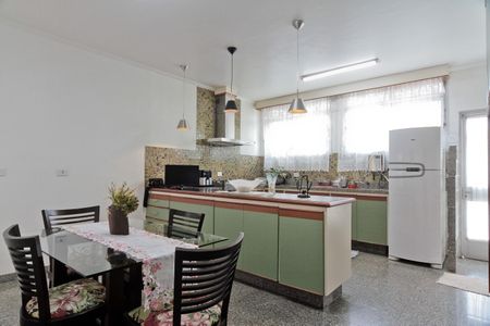 Casa à venda com 400m², 3 quartos e 3 vagas Casa à venda com 400m², 3 quartos e 3 vagasCozinha