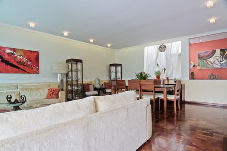 Casa à venda com 400m², 3 quartos e 3 vagas Casa à venda com 400m², 3 quartos e 3 vagasSala