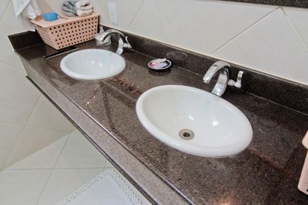 Casa à venda com 400m², 3 quartos e 3 vagas Casa à venda com 400m², 3 quartos e 3 vagasBanheiro da Suíte