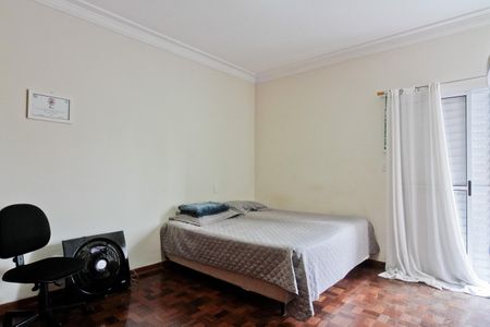 Casa à venda com 400m², 3 quartos e 3 vagas Casa à venda com 400m², 3 quartos e 3 vagasQuarto 2