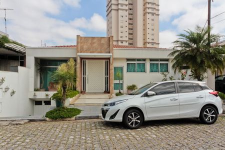 Casa à venda com 400m², 3 quartos e 3 vagas Casa à venda com 400m², 3 quartos e 3 vagasFachada