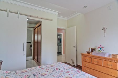 Casa à venda com 400m², 3 quartos e 3 vagas Casa à venda com 400m², 3 quartos e 3 vagasSuíte