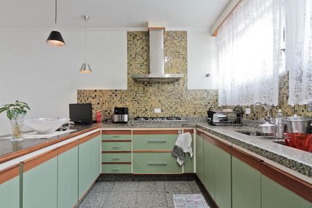 Casa à venda com 400m², 3 quartos e 3 vagas Casa à venda com 400m², 3 quartos e 3 vagasCozinha