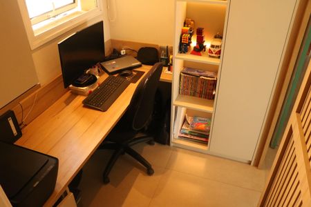 Apartamento à venda com 94m², 2 quartos e 2 vagasEscritório