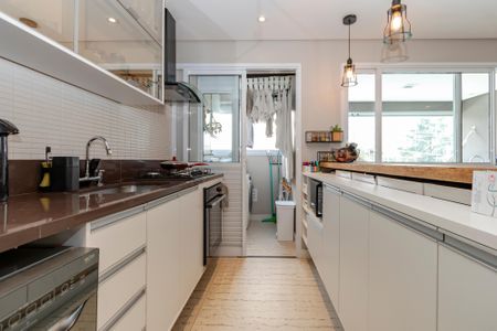 Apartamento à venda com 93m², 2 quartos e 2 vagasCozinha