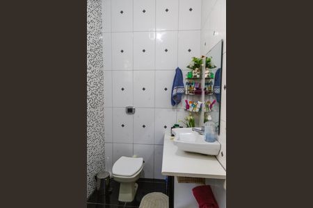 Casa à venda com 211m², 3 quartos e 2 vagas Casa à venda com 211m², 3 quartos e 2 vagasBanheiro Social