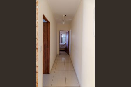 Casa à venda com 211m², 3 quartos e 2 vagas Casa à venda com 211m², 3 quartos e 2 vagasCorredor