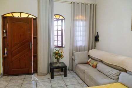 Casa à venda com 211m², 3 quartos e 2 vagas Casa à venda com 211m², 3 quartos e 2 vagasSala