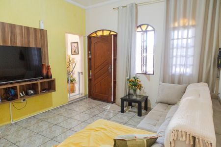 Casa à venda com 211m², 3 quartos e 2 vagas Casa à venda com 211m², 3 quartos e 2 vagasSala