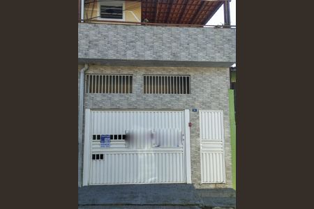 Casa à venda com 211m², 3 quartos e 2 vagas Casa à venda com 211m², 3 quartos e 2 vagasFachada