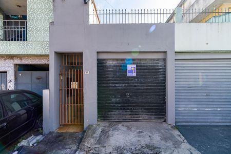 Casa para alugar com 76m², 2 quartos e sem vaga Casa para alugar com 76m², 2 quartos e sem vagaFachada
