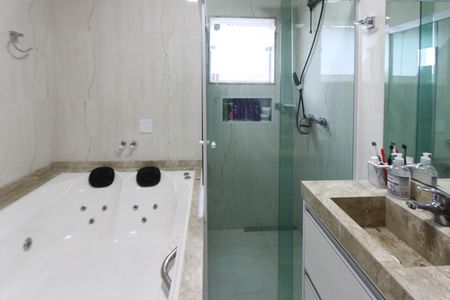 Casa à venda com 360m², 3 quartos e 2 vagasBanheiro da Suíte