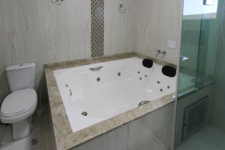 Casa à venda com 360m², 3 quartos e 2 vagasBanheiro da Suíte