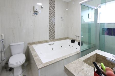 Casa à venda com 360m², 3 quartos e 2 vagasBanheiro da Suíte