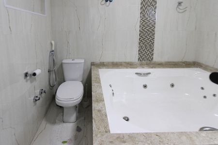 Casa à venda com 360m², 3 quartos e 2 vagasBanheiro da Suíte