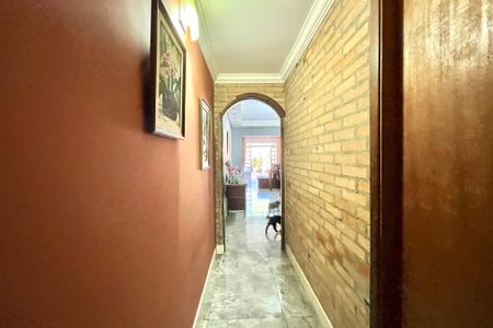 Casa à venda com 201m², 4 quartos e 2 vagas Casa à venda com 201m², 4 quartos e 2 vagasCorredor