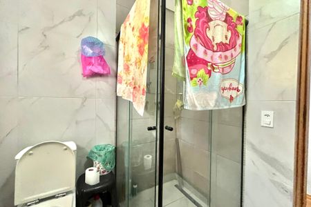 Casa à venda com 201m², 4 quartos e 2 vagas Casa à venda com 201m², 4 quartos e 2 vagasBanheiro Corredor