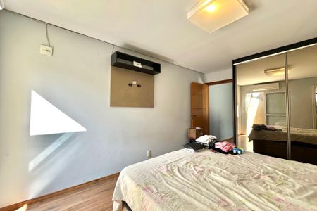 Casa à venda com 201m², 4 quartos e 2 vagas Casa à venda com 201m², 4 quartos e 2 vagasSuite