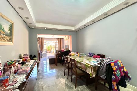 Casa à venda com 201m², 4 quartos e 2 vagas Casa à venda com 201m², 4 quartos e 2 vagasSala