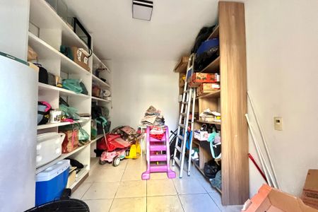 Casa à venda com 201m², 4 quartos e 2 vagas Casa à venda com 201m², 4 quartos e 2 vagasQuarto de Serviço