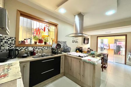 Casa à venda com 201m², 4 quartos e 2 vagas Casa à venda com 201m², 4 quartos e 2 vagasCozinha