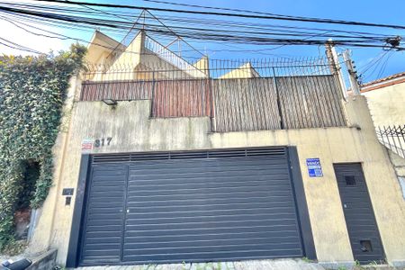 Casa à venda com 201m², 4 quartos e 2 vagas Casa à venda com 201m², 4 quartos e 2 vagasFachada