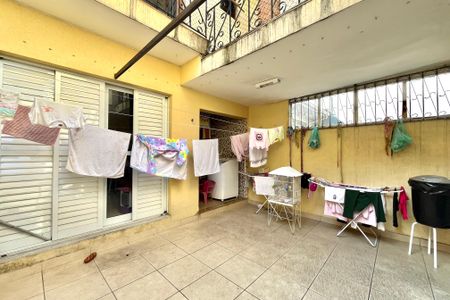 Casa à venda com 201m², 4 quartos e 2 vagas Casa à venda com 201m², 4 quartos e 2 vagasQuintal