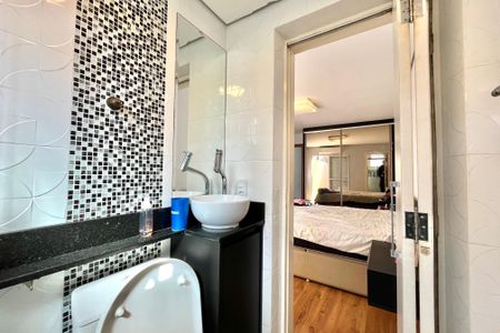 Casa à venda com 201m², 4 quartos e 2 vagas Casa à venda com 201m², 4 quartos e 2 vagasBanheiro da Suíte