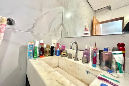 Casa à venda com 201m², 4 quartos e 2 vagas Casa à venda com 201m², 4 quartos e 2 vagasCorredor