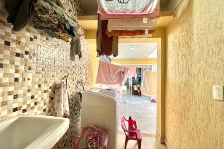 Casa à venda com 201m², 4 quartos e 2 vagas Casa à venda com 201m², 4 quartos e 2 vagasÁrea de Serviço