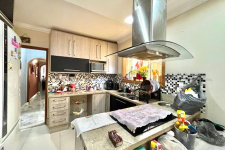 Casa à venda com 201m², 4 quartos e 2 vagas Casa à venda com 201m², 4 quartos e 2 vagasCozinha