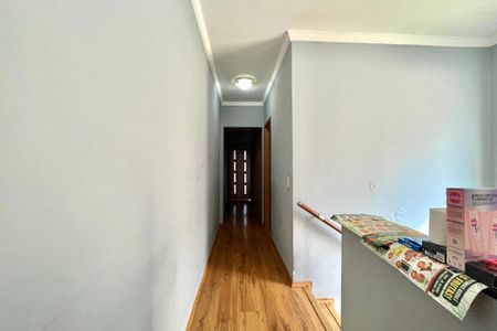 Casa à venda com 201m², 4 quartos e 2 vagas Casa à venda com 201m², 4 quartos e 2 vagasCorredor