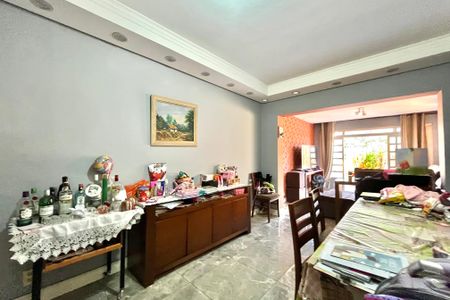 Casa à venda com 201m², 4 quartos e 2 vagas Casa à venda com 201m², 4 quartos e 2 vagasSala