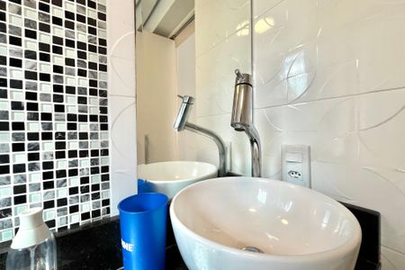 Casa à venda com 201m², 4 quartos e 2 vagas Casa à venda com 201m², 4 quartos e 2 vagasBanheiro da Suíte