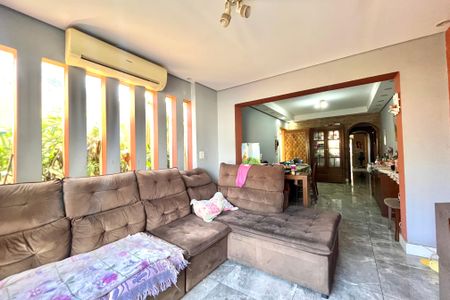 Casa à venda com 201m², 4 quartos e 2 vagas Casa à venda com 201m², 4 quartos e 2 vagasSala