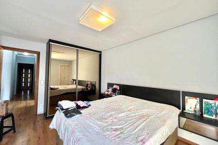 Casa à venda com 201m², 4 quartos e 2 vagas Casa à venda com 201m², 4 quartos e 2 vagasSuite