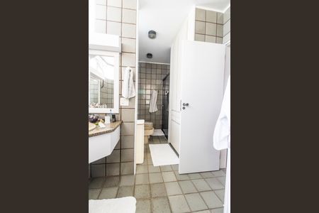 Casa de condomínio à venda com 485m², 3 quartos e 6 vagasBanheiro da Suíte 2