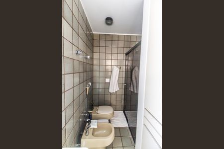 Casa de condomínio à venda com 485m², 3 quartos e 6 vagasBanheiro da Suíte 2