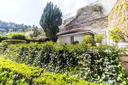 Casa de condomínio à venda com 485m², 3 quartos e 6 vagasQuintal