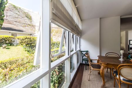 Casa de condomínio à venda com 485m², 3 quartos e 6 vagasSala