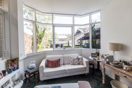 Casa de condomínio à venda com 485m², 3 quartos e 6 vagasSala